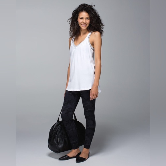 lululemon athletica Pants - Lululemon Wunder Under Pant in Savasana Camo Size 6.